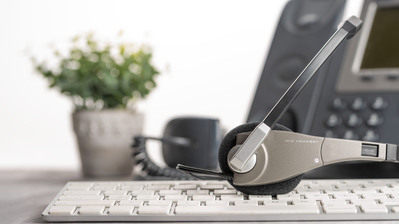 Inbound vs Outbound Call Centres: What's the Difference & Which One Does Your Business Need?